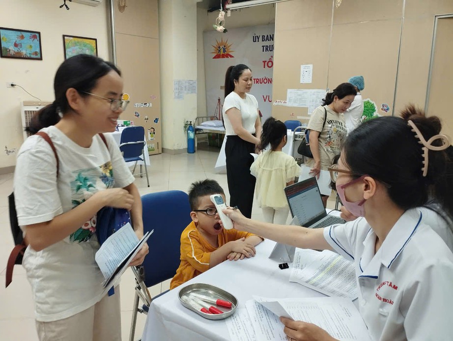 Nhân viên y tế trường học phải hoàn thành chương trình đào tạo chuyên môn, nghiệp vụ - Ảnh 1. Nhân viên y tế trường học phải hoàn thành chương trình đào tạo chuyên môn, nghiệp vụ - Ảnh 1.