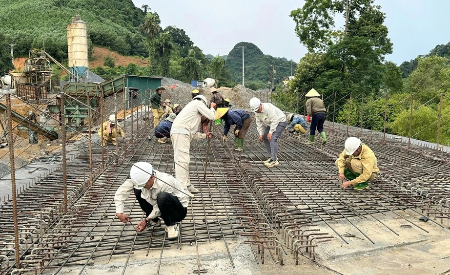 Hoàn thành bàn giao mặt bằng thi công đường Hồ Chí Minh qua Tuyên Quang trước 15/10- Ảnh 1. Hoàn thành bàn giao mặt bằng thi công đường Hồ Chí Minh qua Tuyên Quang trước 15/10- Ảnh 1.