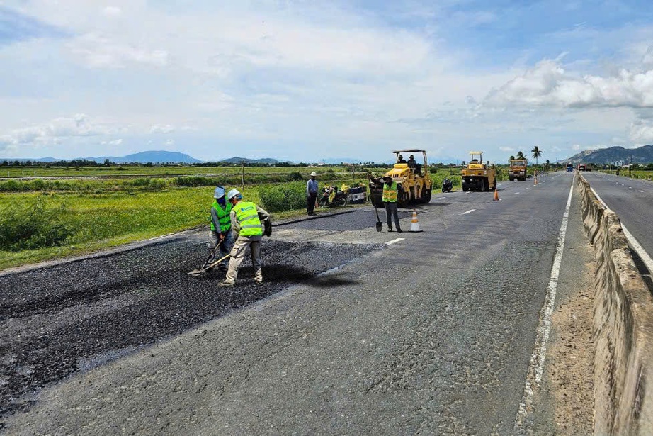 Đèo Cả chủ động duy tu, bảo dưỡng các tuyến đường trước mùa mưa bão- Ảnh 2. Đèo Cả chủ động duy tu, bảo dưỡng các tuyến đường trước mùa mưa bão- Ảnh 2.