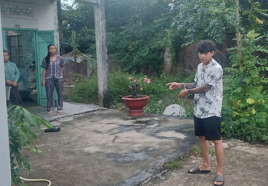 Bắt đối tượng dùng dao khống chế, cướp tài sản của em họ- Ảnh 1. Bắt đối tượng dùng dao khống chế, cướp tài sản của em họ- Ảnh 1.