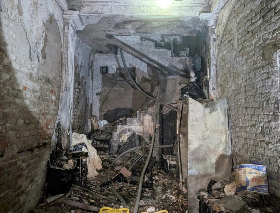 Xác định nguyên nhân ban đầu vụ cháy làm 5 người tử vong tại phố Kim Hoa- Ảnh 1. Xác định nguyên nhân ban đầu vụ cháy làm 5 người tử vong tại phố Kim Hoa- Ảnh 1.