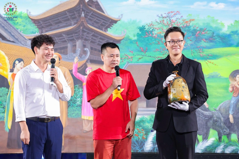 Show diễn "Bước chân Di sản" của Lễ hội Văn hóa quyên góp được 2,5 tỷ đồng ủng hộ vùng lũ- Ảnh 7.