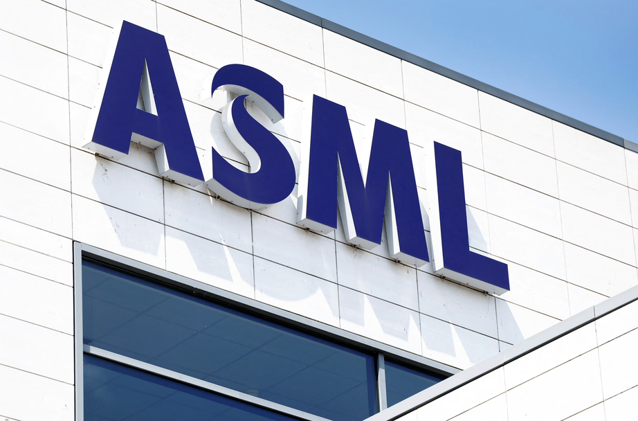Người khổng lồ ngành chip ASML sẵn sàng đón đầu làn sóng các thương vụ AI lớn- Ảnh 1. Người khổng lồ ngành chip ASML sẵn sàng đón đầu làn sóng các thương vụ AI lớn- Ảnh 1.