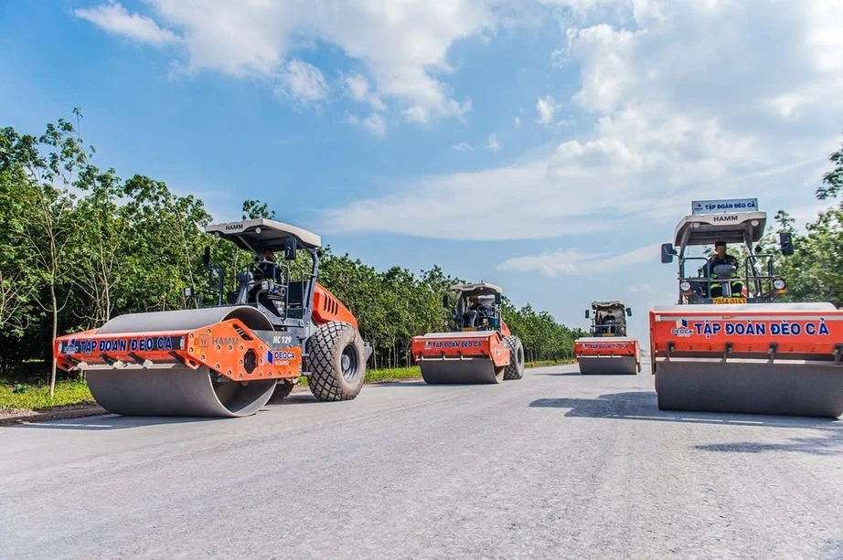 Gỡ rào cản, nối thông đường Hồ Chí Minh- Ảnh 2. Gỡ rào cản, nối thông đường Hồ Chí Minh- Ảnh 2.