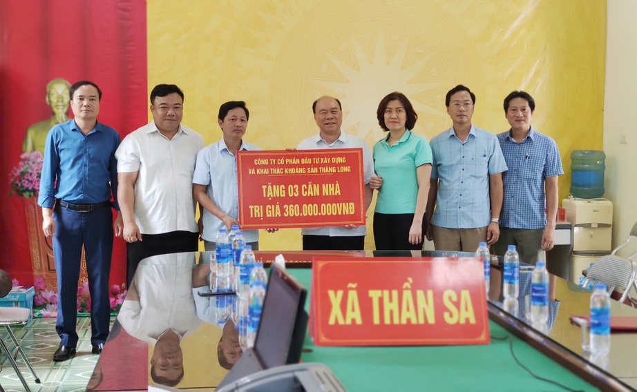 Báo Xây dựng và các nhà tài trợ ủng hộ hơn 2,4 tỷ đồng giúp Thái Nguyên khắc phục bão lũ- Ảnh 4. Báo Xây dựng và các nhà tài trợ ủng hộ hơn 2,4 tỷ đồng giúp Thái Nguyên khắc phục bão lũ- Ảnh 4.