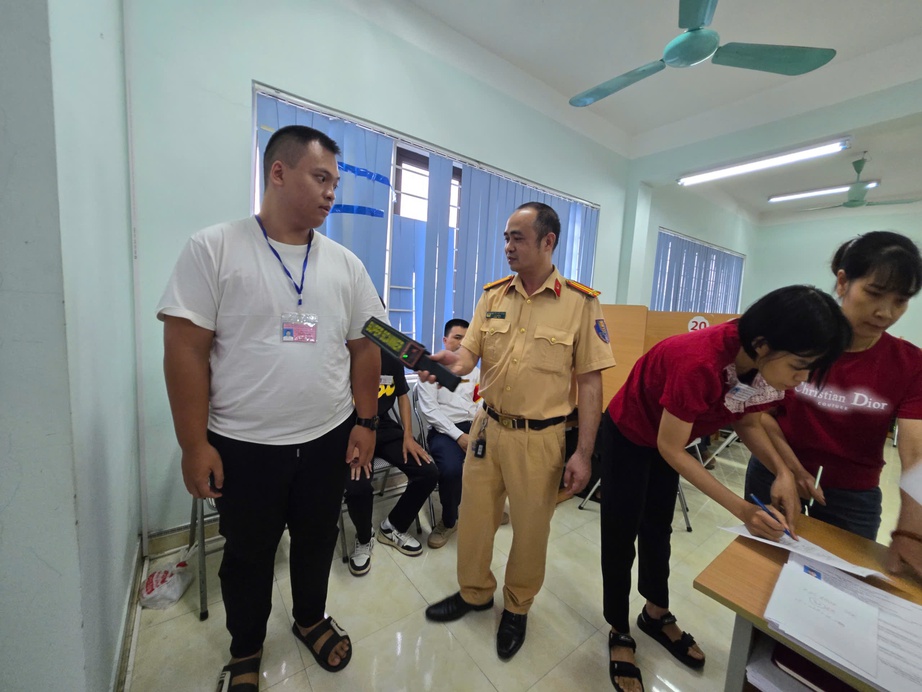 Thái Nguyên: Sát hạch cả ngày nghỉ, buổi tối, giải quyết hàng chục nghìn hồ sơ lái xe - Ảnh 2. Thái Nguyên: Sát hạch cả ngày nghỉ, buổi tối, giải quyết hàng chục nghìn hồ sơ lái xe - Ảnh 2.