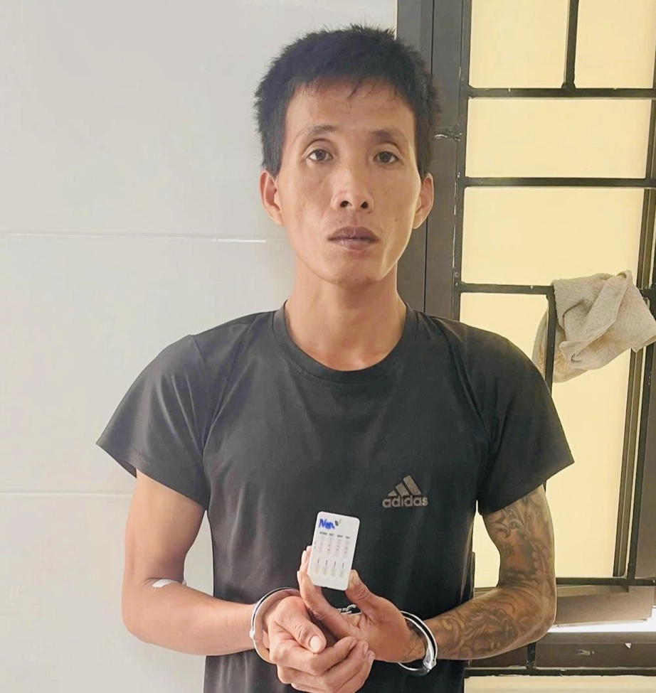 Bắt giữ khẩn cấp người cha dượng bạo hành con riêng ở Hà Tĩnh- Ảnh 1. Bắt giữ khẩn cấp người cha dượng bạo hành con riêng ở Hà Tĩnh- Ảnh 1.