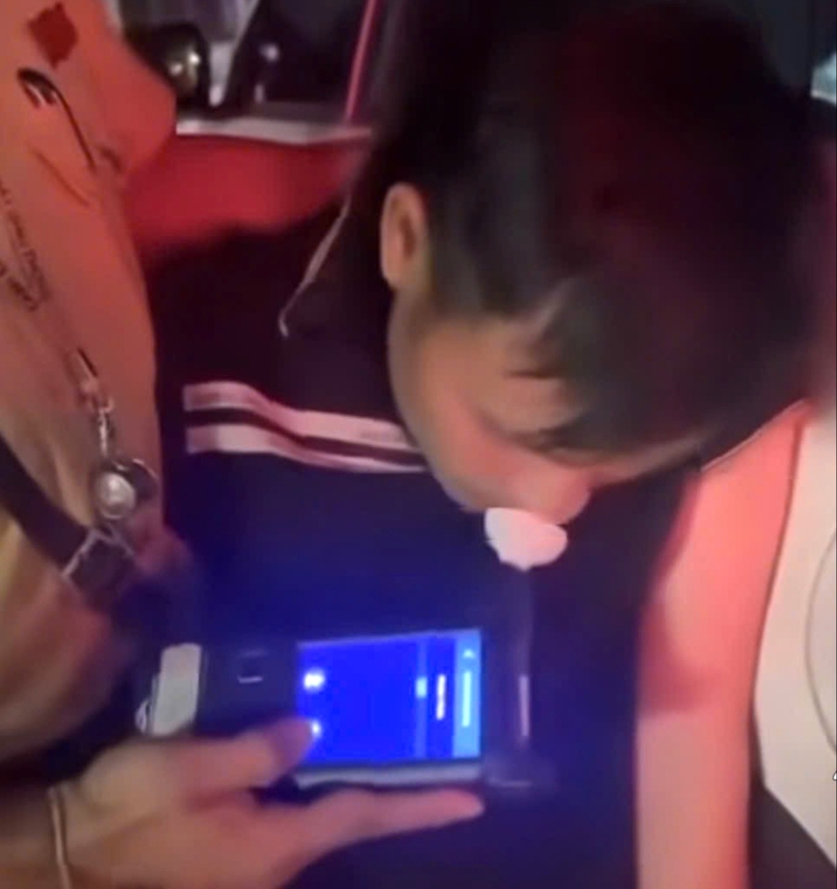 Tuyên Quang: Xử lý tài xế lái ô tô say rượu đứng không vững- Ảnh 1. Tuyên Quang: Xử lý tài xế lái ô tô say rượu đứng không vững- Ảnh 1.