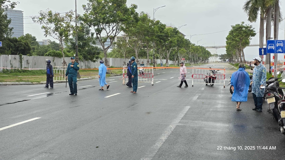 Quảng Ngãi kiểm soát thủy điện điều tiết nước; Đà Nẵng phong tỏa đường Như Nguyệt- Ảnh 3.