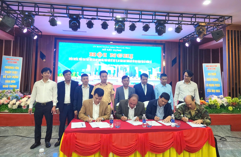 Hà Tĩnh: Quy định xe chở học sinh phải sơn màu vàng, lắp camera giám sát- Ảnh 3. Hà Tĩnh: Quy định xe chở học sinh phải sơn màu vàng, lắp camera giám sát- Ảnh 3.