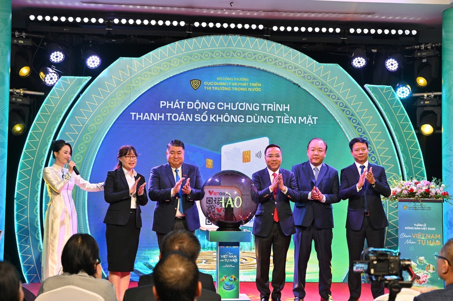 Hàng trăm đặc sản khắp miền đất nước "đổ bộ" Hà Nội- Ảnh 2.