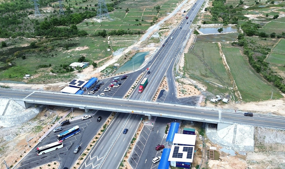 Khẩn trương xây dựng các trạm dừng nghỉ trên cao tốc Khánh Hòa- Ảnh 4. Khẩn trương xây dựng các trạm dừng nghỉ trên cao tốc Khánh Hòa- Ảnh 4.