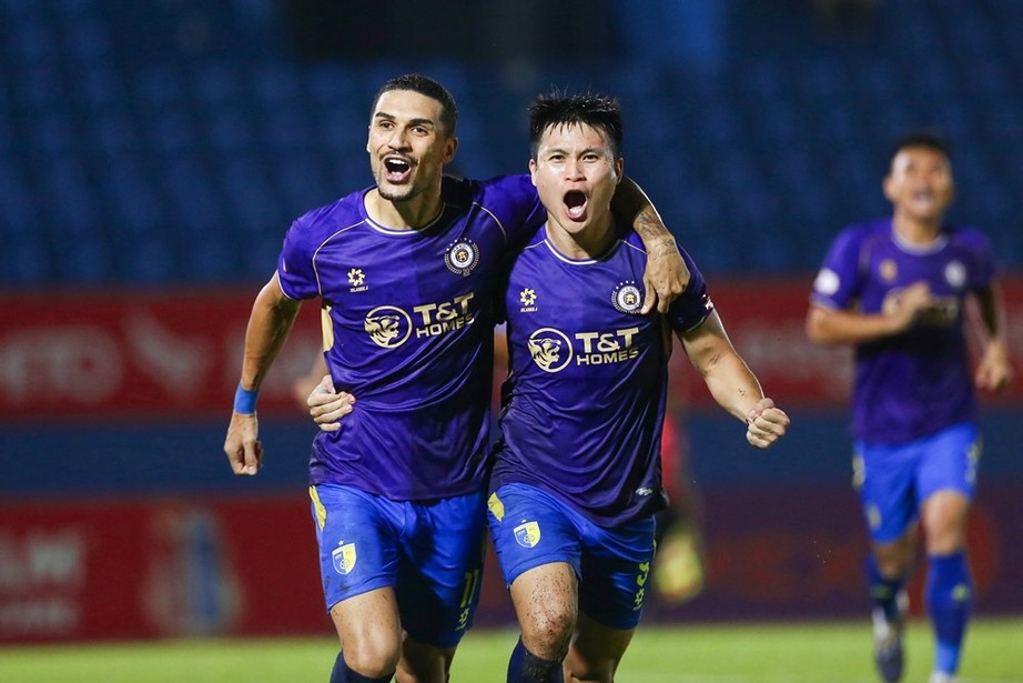 V-League: Đỗ Hoàng Hên “mở tài khoản”, Hà Nội thắng kịch tính Becamex TP. Hồ Chí Minh- Ảnh 1. V-League: Đỗ Hoàng Hên “mở tài khoản”, Hà Nội thắng kịch tính Becamex TP. Hồ Chí Minh- Ảnh 1.