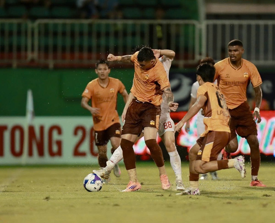 V-League: Sao Việt kiều tỏa sáng, Hoàng Anh Gia Lai thắng 2-1- Ảnh 1. V-League: Sao Việt kiều tỏa sáng, Hoàng Anh Gia Lai thắng 2-1- Ảnh 1.