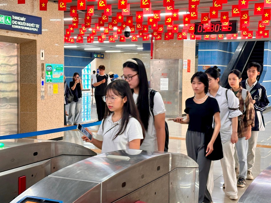 Hà Nội: Kiểm soát vé tự động ứng dụng định danh và sinh trắc học tại ga đường sắt đô thị- Ảnh 1. Hà Nội: Kiểm soát vé tự động ứng dụng định danh và sinh trắc học tại ga đường sắt đô thị- Ảnh 1.