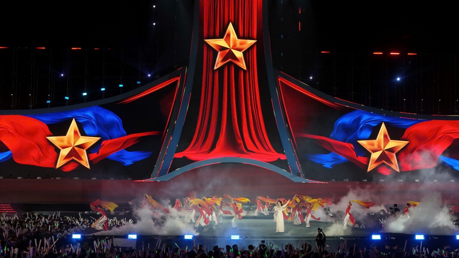 Đại tiệc âm nhạc Hạ Long 2025 rực rỡ và đầy cảm xúc- Ảnh 1. Đại tiệc âm nhạc Hạ Long 2025 rực rỡ và đầy cảm xúc- Ảnh 1.