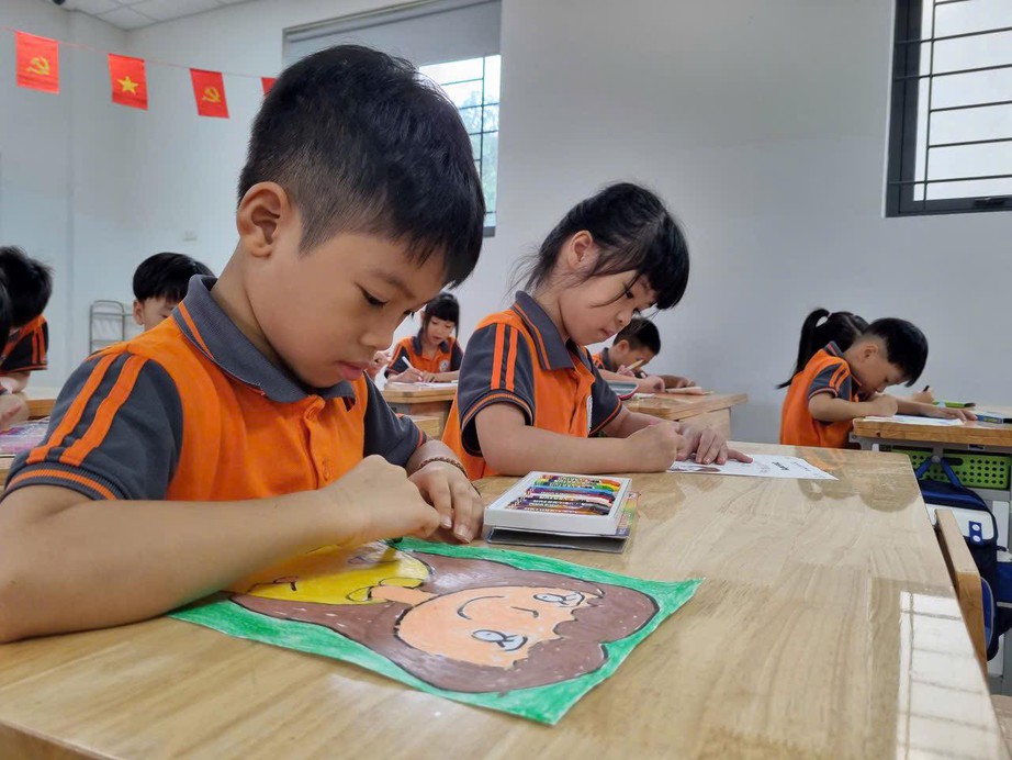 Hà Nội dự kiến thu 12.000 đồng/60 phút với dịch vụ đón sớm, trả muộn học sinh- Ảnh 1.