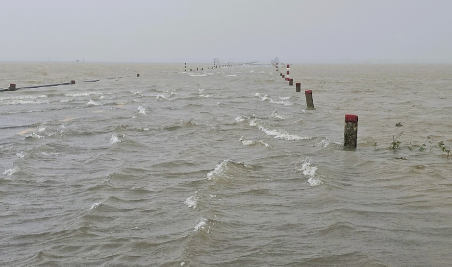 Nhiều nơi ở Quảng Trị ngập sâu, hai người chết và mất tích do mưa lũ- Ảnh 3. Nhiều nơi ở Quảng Trị ngập sâu, hai người chết và mất tích do mưa lũ- Ảnh 3.