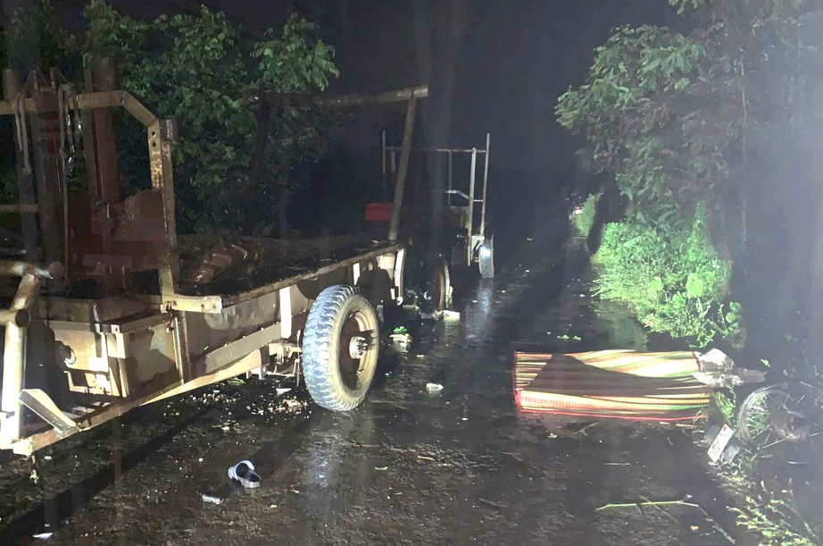 Va chạm với xe công nông, hai thanh niên thương vong- Ảnh 1.