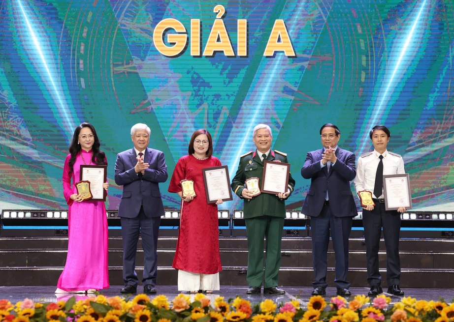 Bốn tác phẩm đạt giải A Giải Báo chí toàn quốc phòng, chống tham nhũng, tiêu cực lần thứ V- Ảnh 3. Bốn tác phẩm đạt giải A Giải Báo chí toàn quốc phòng, chống tham nhũng, tiêu cực lần thứ V- Ảnh 3.