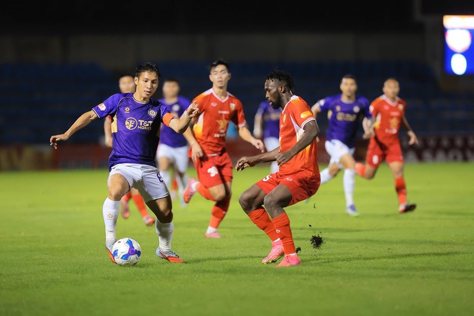 V-League: Hà Nội thua đau Hồng Lĩnh Hà Tĩnh vì bàn phản lưới- Ảnh 1. V-League: Hà Nội thua đau Hồng Lĩnh Hà Tĩnh vì bàn phản lưới- Ảnh 1.