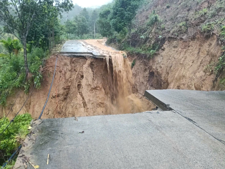 Hai Phó Thủ tướng chỉ đạo khẩn trương khắc phục hậu quả mưa lũ tại Quảng Ngãi- Ảnh 7. Hai Phó Thủ tướng chỉ đạo khẩn trương khắc phục hậu quả mưa lũ tại Quảng Ngãi- Ảnh 7.