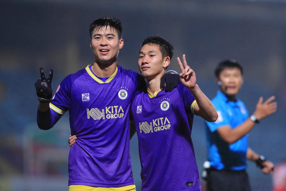 Cựu danh thủ Liverpool dẫn dắt đội bóng V-League là ai?- Ảnh 2.