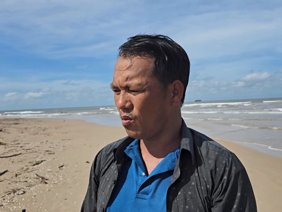 Lời kể của trung tá công an và 2 người dân vượt sóng dữ cứu 7 người trên tàu cá gặp nạn- Ảnh 1.
