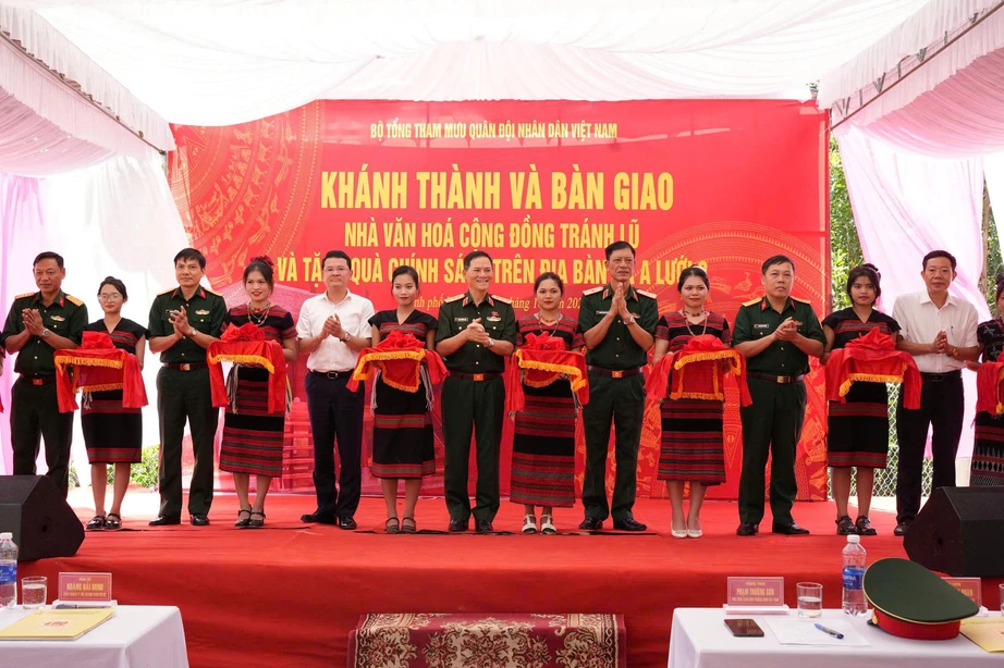 Huế: Hàng trăm người dân miền núi vơi nỗi lo thiên tai nhờ nhà phòng tránh lũ "2 trong 1"- Ảnh 1.