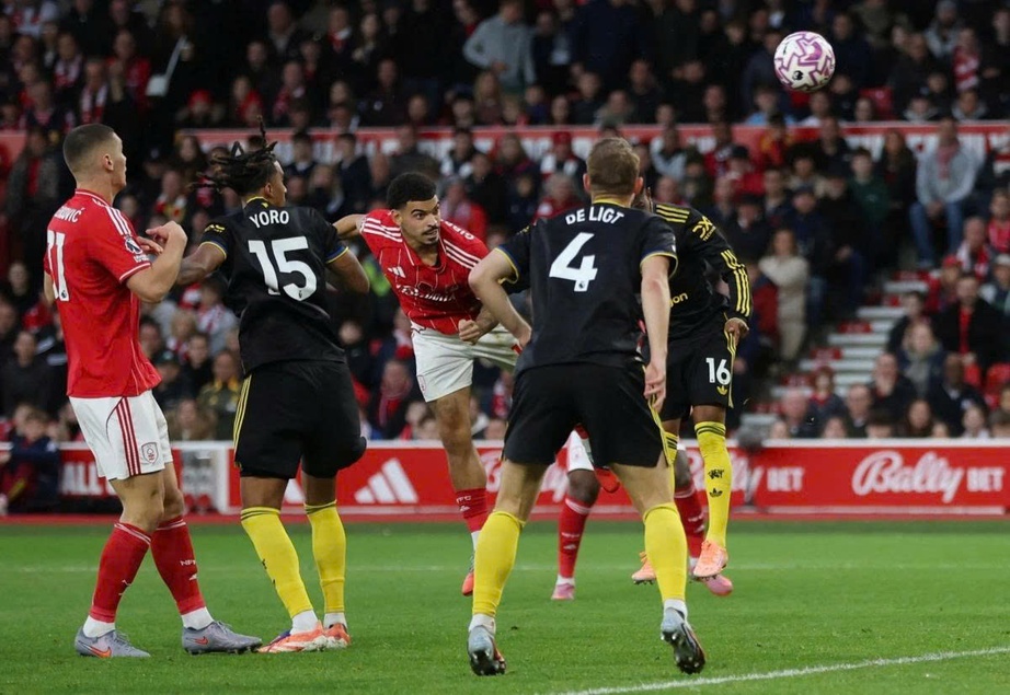 Ngoại hạng Anh: Amad Diallo lập tuyệt phẩm trong ngày Man United bị Nottingham cầm hòa- Ảnh 1. Ngoại hạng Anh: Amad Diallo lập tuyệt phẩm trong ngày Man United bị Nottingham cầm hòa- Ảnh 1.