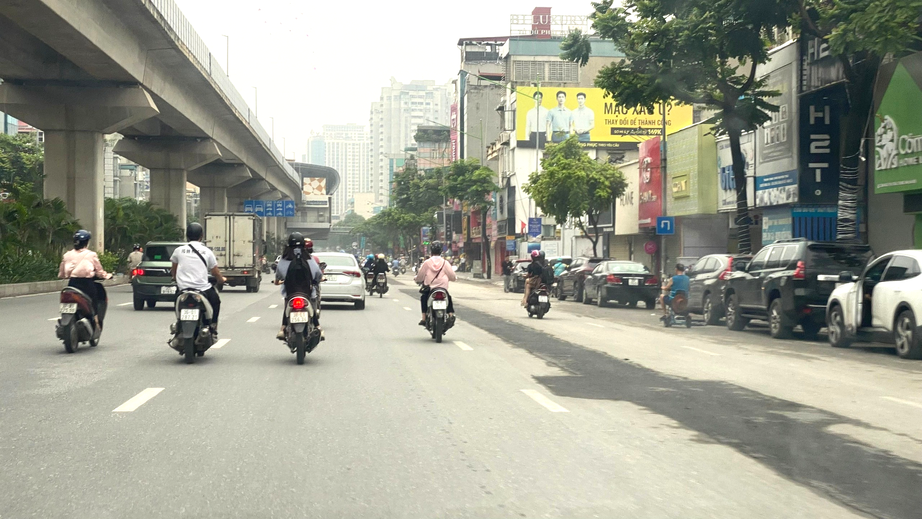 Siết chặt xử phạt vi phạm về khai thác trong phạm vi đất dành cho kết cấu hạ tầng đường bộ- Ảnh 1.