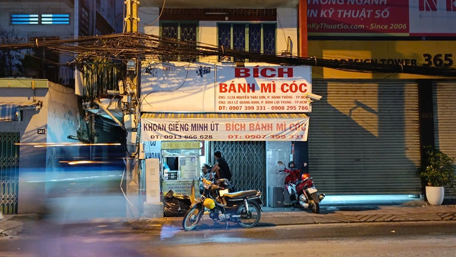 Xác định vi khuẩn Salmonella trong vụ 235 người nghi ngộ độc bánh mì tại TP.HCM- Ảnh 1.