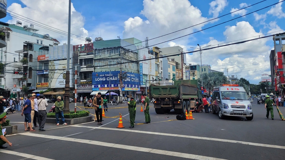 Gia Lai: Đi vào điểm mù, người đàn ông bị xe tải tông tử vong- Ảnh 1.