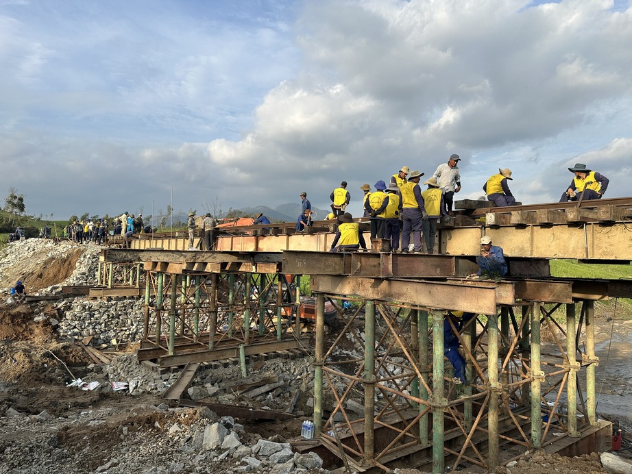 Thiệt hại do thiên tai hơn 700 tỉ đồng, đường sắt kiến nghị cấp vốn sửa chữa khẩn cấp- Ảnh 2. Thiệt hại do thiên tai hơn 700 tỉ đồng, đường sắt kiến nghị cấp vốn sửa chữa khẩn cấp- Ảnh 2.