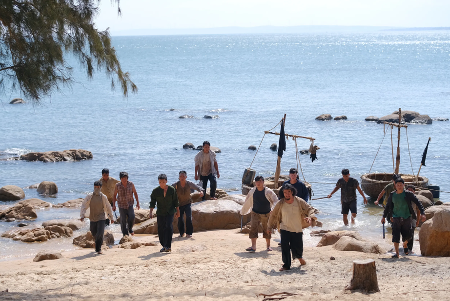 Tốc độ kiếm tiền bất ngờ của "Truy tìm long diên hương"- Ảnh 2. Tốc độ kiếm tiền bất ngờ của "Truy tìm long diên hương"- Ảnh 2.