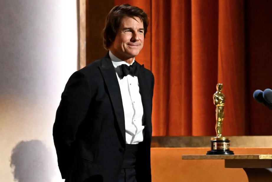 Tài tử Tom Cruise chia sẻ "nóng" khi nhận tượng vàng Oscar- Ảnh 1. Tài tử Tom Cruise chia sẻ "nóng" khi nhận tượng vàng Oscar- Ảnh 1.