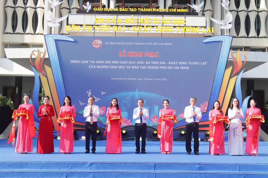 TP.HCM khai mạc triển lãm “50 năm đổi mới giáo dục”: Nhìn lại dấu ấn, hướng đến tương lai- Ảnh 1.