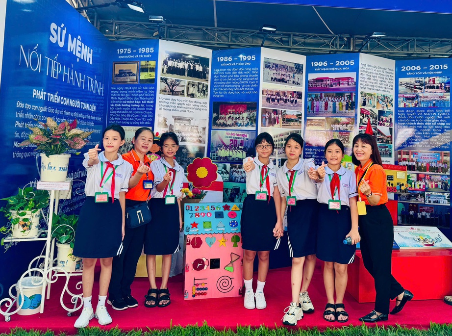 TP.HCM khai mạc triển lãm “50 năm đổi mới giáo dục”: Nhìn lại dấu ấn, hướng đến tương lai- Ảnh 4.