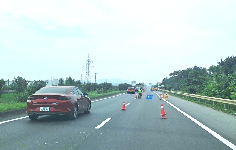 Sửa cầu Xương Giang, đi thế n&agrave;o để tr&aacute;nh &ugrave;n tắc tr&ecirc;n cao tốc H&agrave; Nội - Bắc Giang?- Ảnh 1.