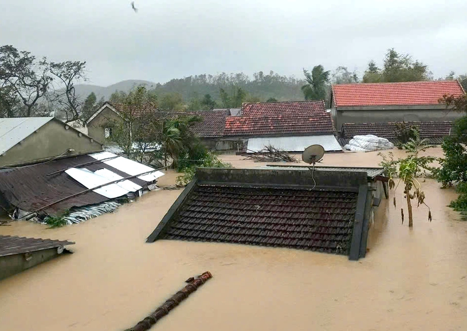 Mưa lũ lịch sử tại Đắk Lắk, hàng nghìn hộ dân phải sơ tán khẩn cấp - Ảnh 1.