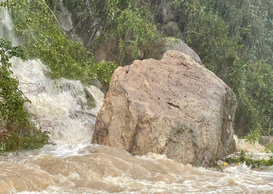 Trung Bộ mưa lớn, Bộ Xây dựng yêu cầu sẵn sàng mọi kịch bản ứng phó- Ảnh 1.