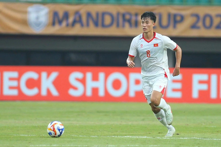 Văn Trường đứt dây chằng, lỡ hẹn với SEA Games 33- Ảnh 1. Văn Trường đứt dây chằng, lỡ hẹn với SEA Games 33- Ảnh 1.