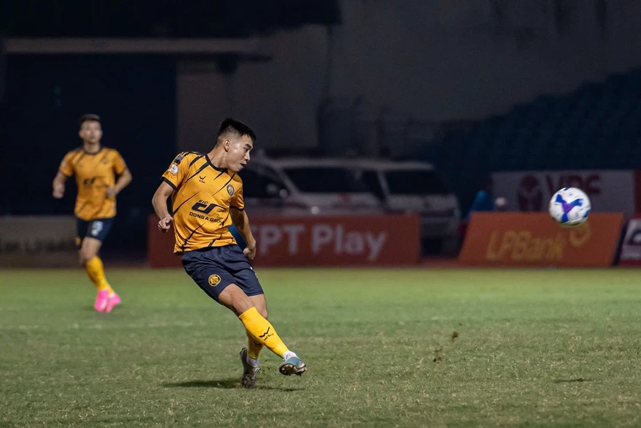 V-League: Đinh Viết Tú lập siêu phẩm giúp Thể Công Viettel vượt qua Thanh Hóa- Ảnh 2. V-League: Đinh Viết Tú lập siêu phẩm giúp Thể Công Viettel vượt qua Thanh Hóa- Ảnh 2.