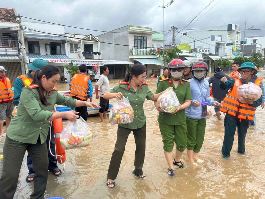 Mưa lũ miền Trung: Cấp 4.000 tấn gạo dự trữ quốc gia hỗ trợ v&ugrave;ng lũ Kh&aacute;nh H&ograve;a v&agrave; Gia Lai- Ảnh 1.