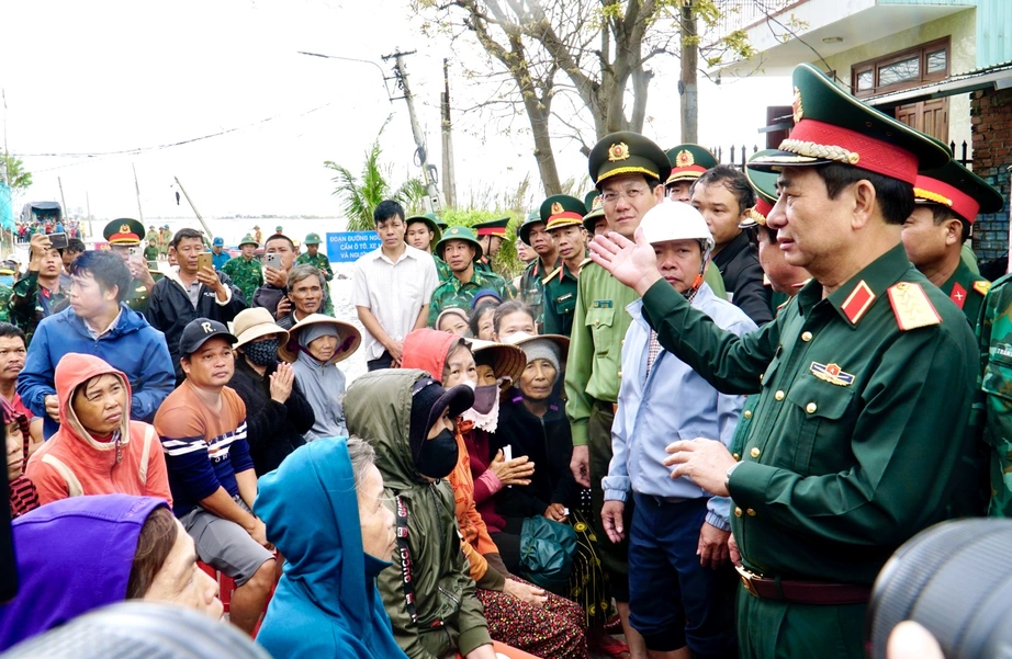 Đại tướng Phan Văn Giang: Quân đội luôn sát cánh với nhân dân đến khi ổn định cuộc sống- Ảnh 1.