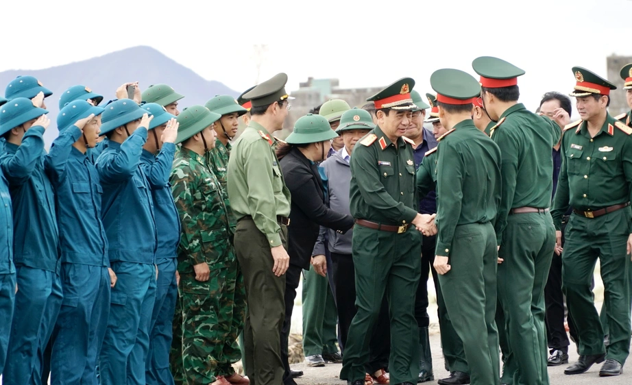 Đại tướng Phan Văn Giang: Quân đội luôn sát cánh với nhân dân đến khi ổn định cuộc sống- Ảnh 4.