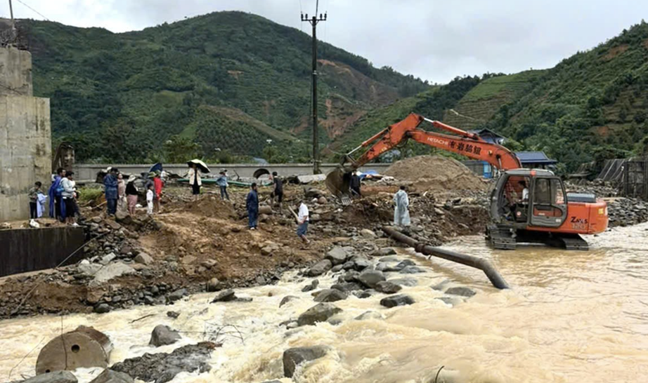 Cập nhật trưa 23/11: Mưa lũ miền Trung làm 102 người chết và mất tích- Ảnh 1.