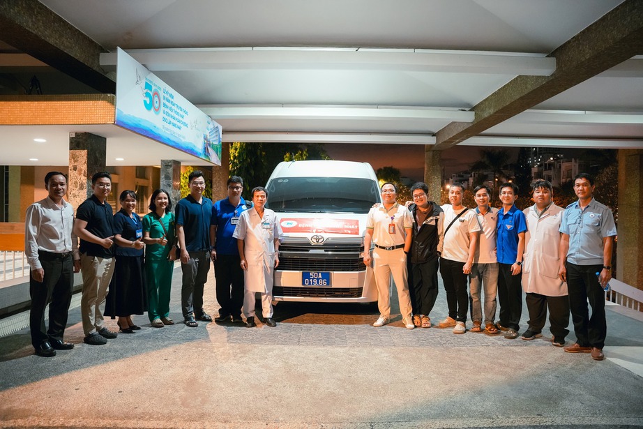 Hàng ngàn tấn hàng, nhân viên y tế sẵn sàng hỗ trợ vùng lũ- Ảnh 1.