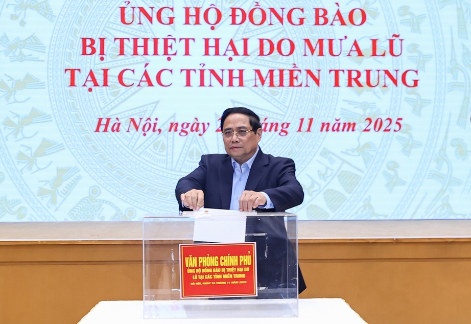 Thủ tướng và lãnh đạo Chính phủ, cán bộ Văn phòng Chính phủ ủng hộ đồng bào vùng thiên tai- Ảnh 3. Thủ tướng và lãnh đạo Chính phủ, cán bộ Văn phòng Chính phủ ủng hộ đồng bào vùng thiên tai- Ảnh 3.