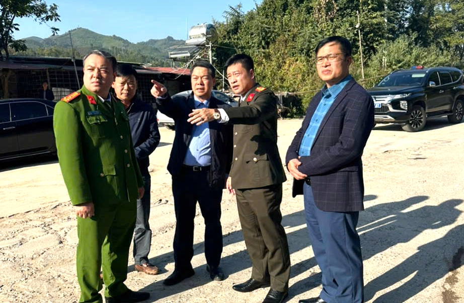 Vụ ô tô con đấu đầu xe container tại Lạng Sơn: 3 người một gia đình gặp nạn- Ảnh 2.